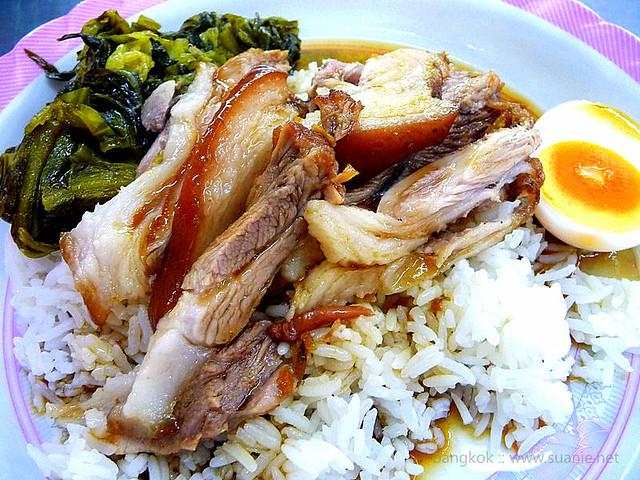Bangkok Oct 2011 - pork leg rice, khao kha mu
