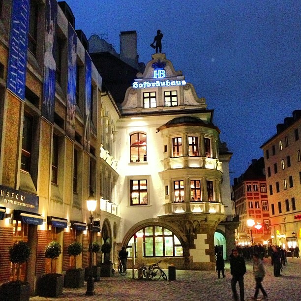 Hofbräuhaus, el lugar más famoso para tomar cerveza y comer comida bávara