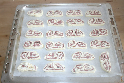 17 - Auf Backblech geben / Put on baking tray