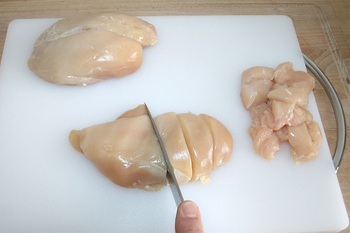 24 - Hähnchenbrust würfeln / Dice chicken breast