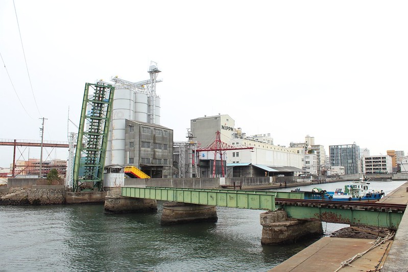 名古屋港跳上橋
