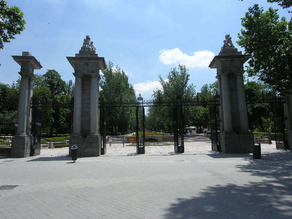 Parque del Retiro, Puerta de la Indepencia, richting park