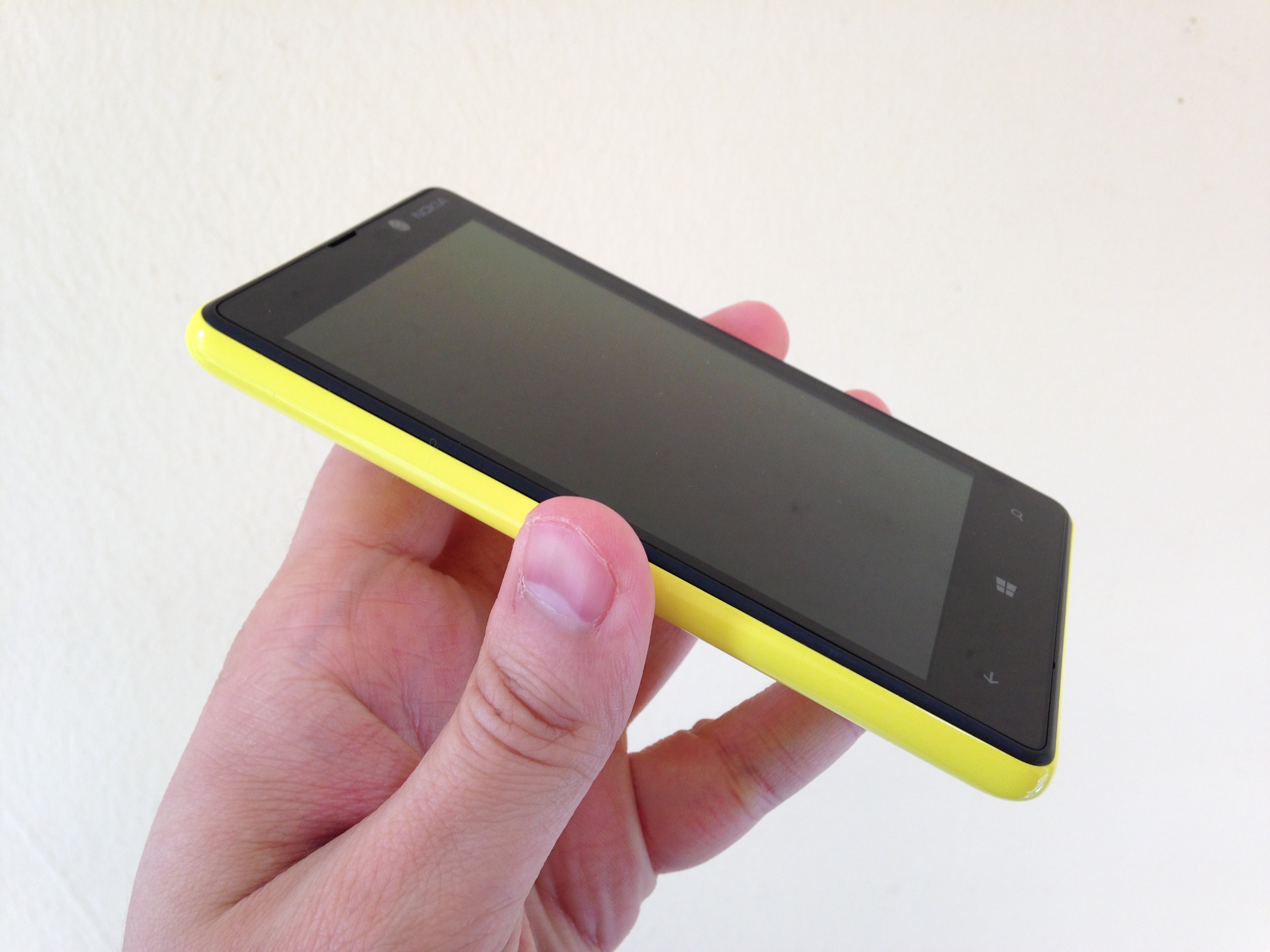 Nokia Lumia 820 Windows 8 OS Phone