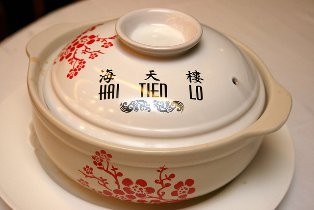 This is the ceramic bowl for pencai takeaway