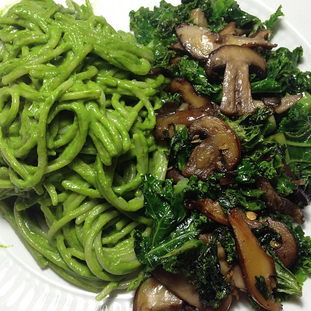 Dinner: brown rice pasta w. pesto. kale and mixed mushrooms with garlic and red pepper flakes. #vegan