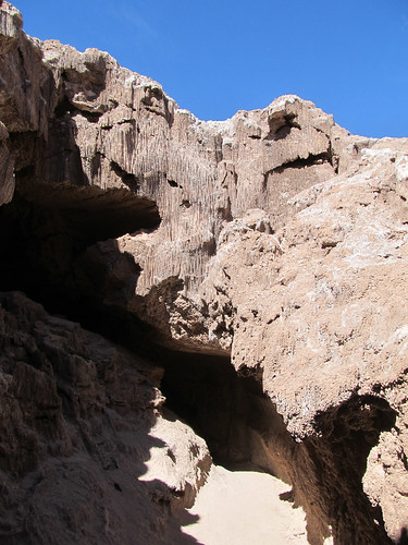 Le désert d'Atacama: la caverne de sel de la Valle de la Luna