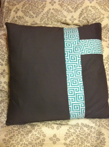 A new pillow for my sis. I added a few stitches on the grey crosses.
