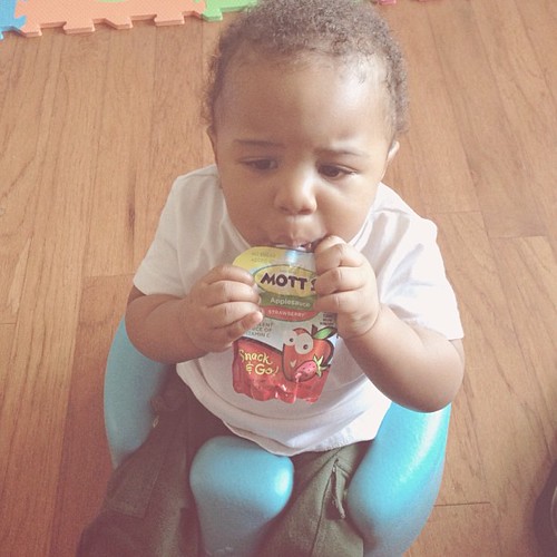 My big boy loves his applesauce #hickstwins