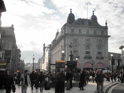 Piccadilly Circus #London by viajandoUK