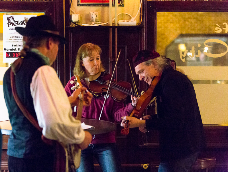 Fiddler and the Banjoman & Medra in cafÃ© Hoek-City in Essen