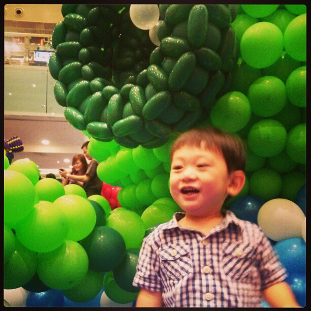 Asher having the time of his life at a balloon sculpture exhibition 