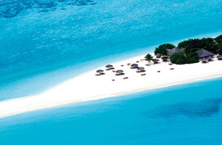 马尔代夫棕榈树海滩度假村