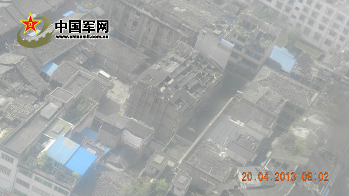 直升機拍攝的災區蘆山縣太平鎮的災情