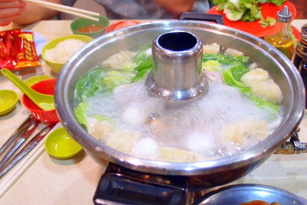 Golden Mile Thien Kee Steamboat: Chicken Soup Steamboat