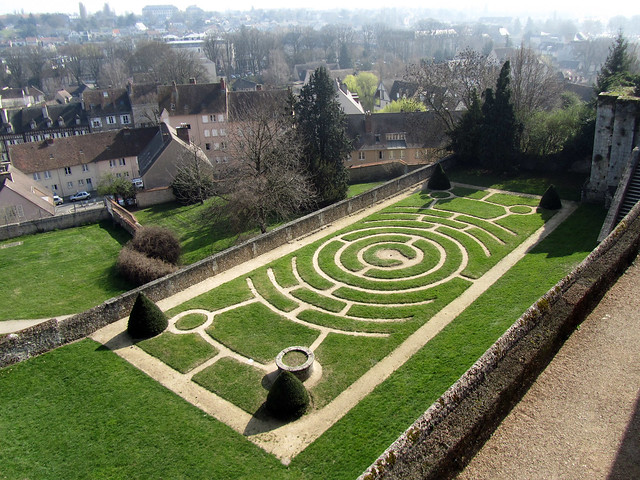Labyrinth garden of Jardin de l'Évêché