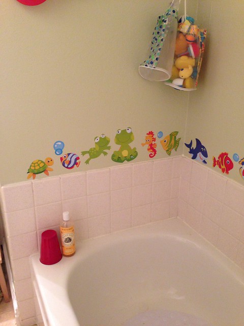 Bathtub with sticker border