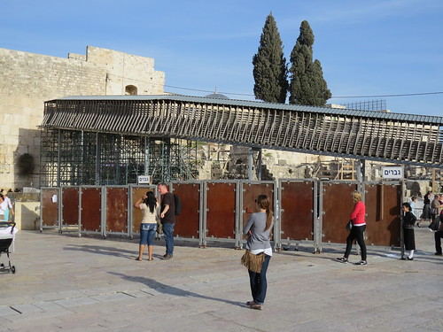 Additional dividers in Western Wall plaza
