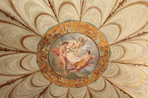 Particolare degli affreschi del soffitto