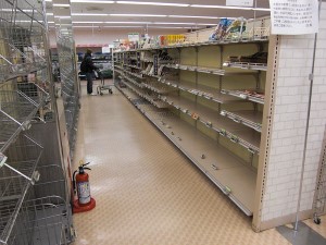800px-Japan_earthquake_store_shelves