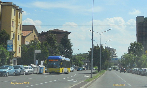 filobus Neoplan n°02 in via Giardini - linea 11