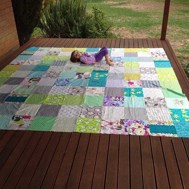 Woo hoooo I finished piecing a king sized quilt top today... Not bad for the first afternoon sewing all year. It was already nearly half done, but still I feel pretty chuffed. Wasn't so chuffed when I realised I'd done my maths wrong and it was WAY too bi