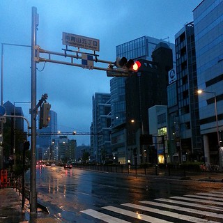 知財系オフ会@東京 2013年春、三次会終了。冷たい雨の中、散会した。空が白い。オフ会はこれにて終了。参加されたみなさん、ありがとうございます。また会いましょう！ #fb