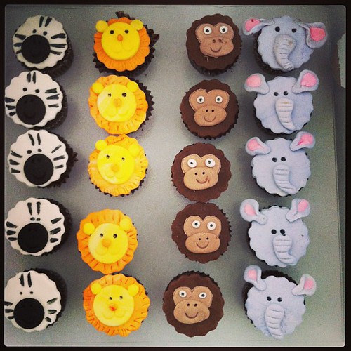 #cupcakes #minicupcakes#animals#sugarart #sugarpaste by l'atelier de ronitte