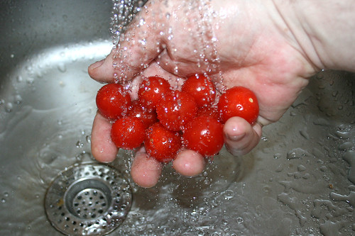 24 - Tomaten waschen / Wash tomatoes