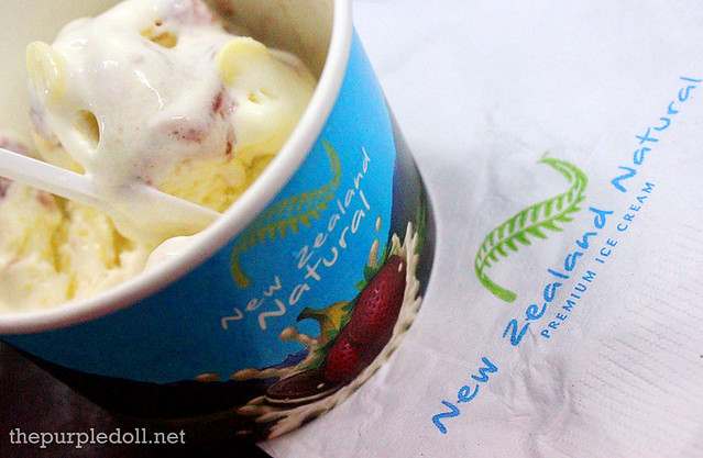 New Zealand Natural Premium Ice Cream White Chocolate Raspberry