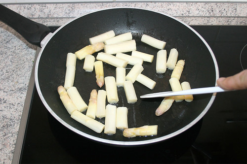 19 - Weißen Spargel kurz anbraten / Stir-fry white asparagus