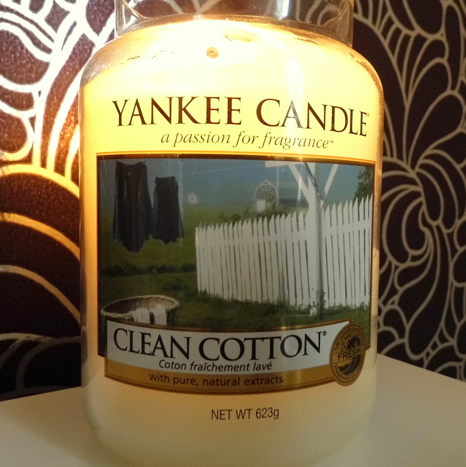 Chloe Likes To Talk Yankee Candle Clean Cotton
