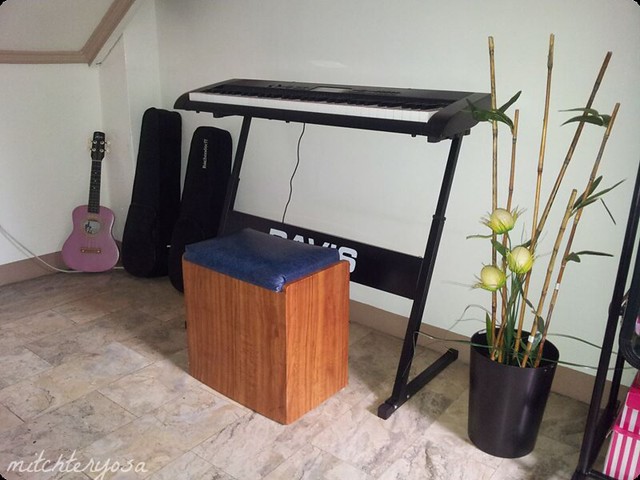 Davis piano stand