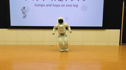Honda ASIMO jumping