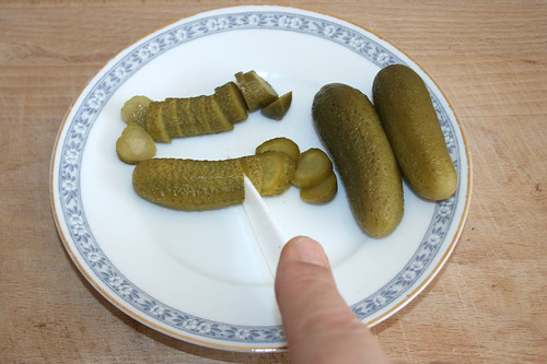 30 - Cornichons in Scheiben schneiden / Cut cucumbers in slices