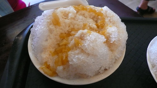 あずき＆杏仁豆腐かき氷にもパイナップルが。