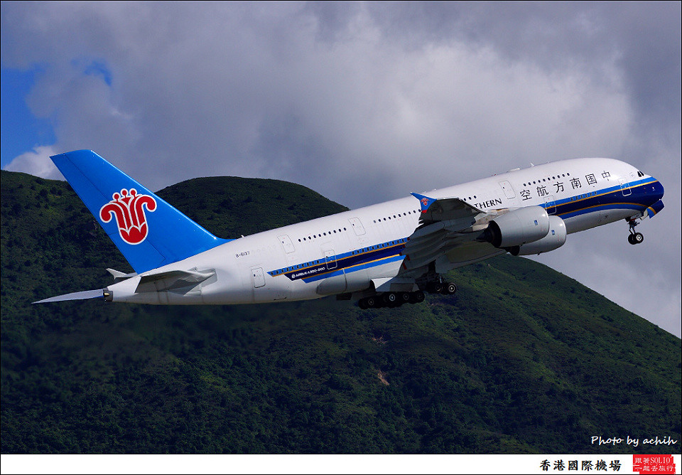 China Southern Airlines / B-6137 / Hong Kong International Airport