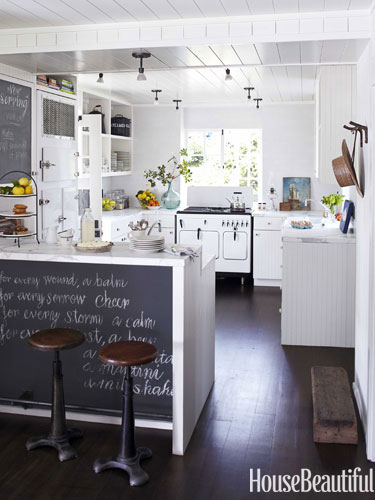white-vintage-stove-blackboard-breakfast-bar-kitchen-0712dempster04-lgn