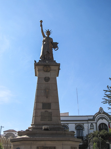 Potosi: la Plaza 10 de Noviembre et sa petite statue de la liberté