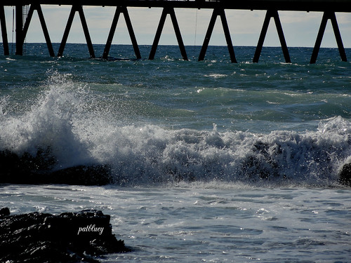 Waves crashing at Bass Point