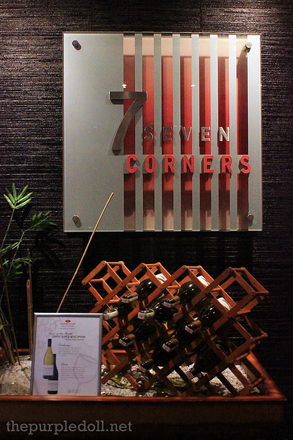 7 Corners at Crowne Plaza Galleria