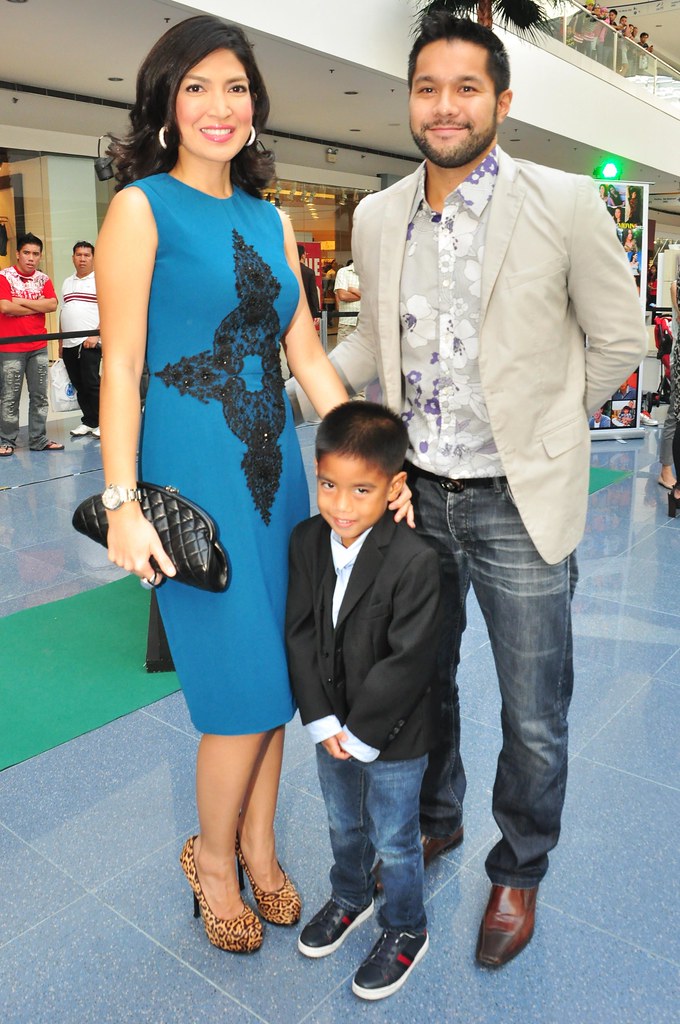 Liz Almoro with son, Juamee and host Victor Aliwalas