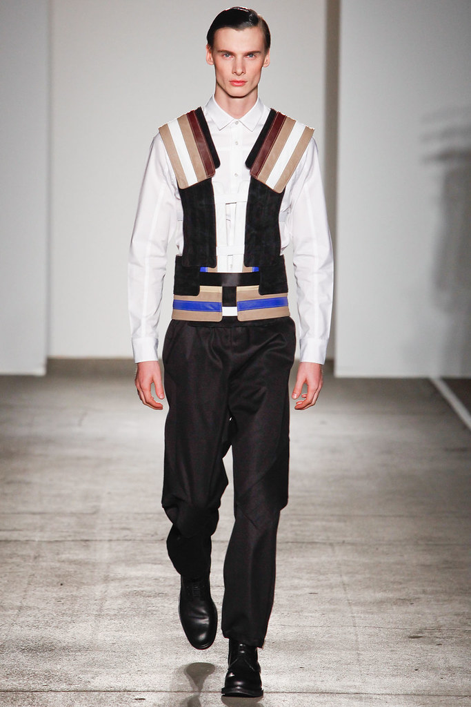 Angus Low3036_FW12 NY Tim Coppens(VOGUE)