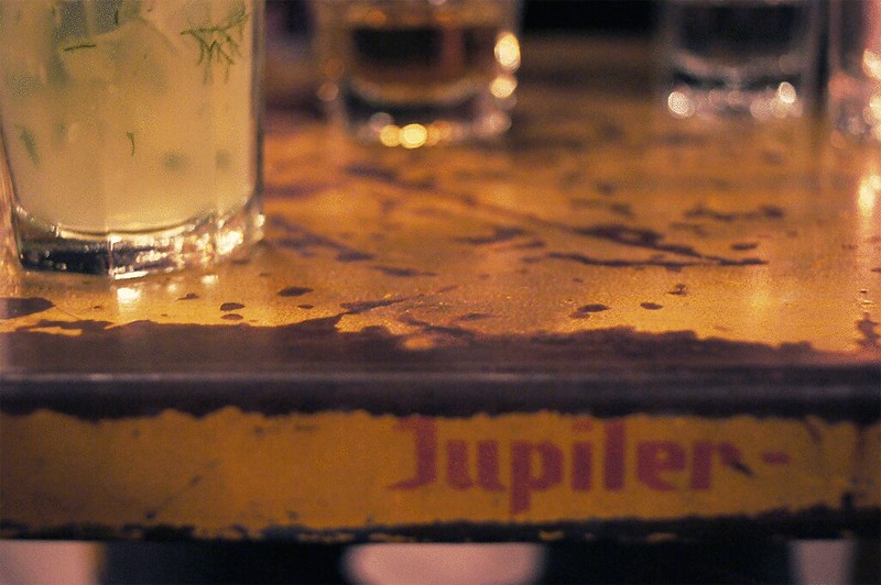 juliette_restaurant_table_edge