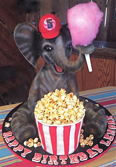 Elephant goes to the circus cake