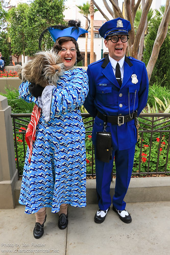 Disneyland July 2012 - Meeting some of the citizens of Buena Vista Street