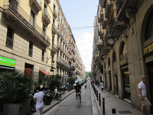 バルセロナの通り　2012年6月7日 by Poran111