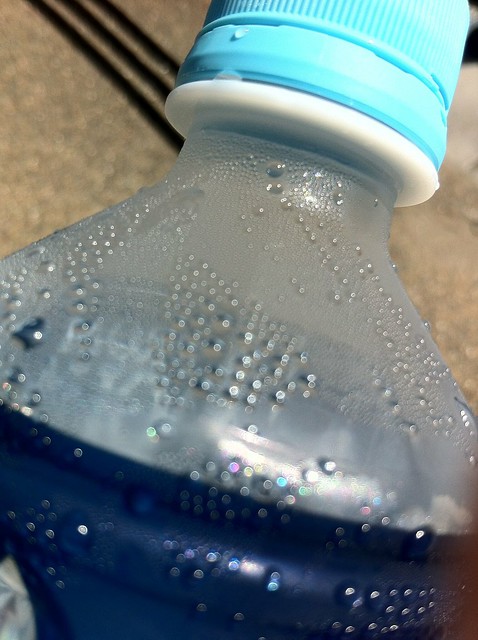水滴 a drop of water.