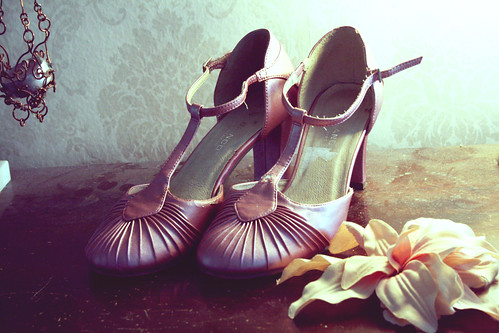 Flea market finds: rose pink shoes
