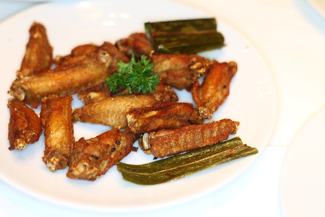 Greyhound Cafe's Greyhound Famous Fried Chicken Wings