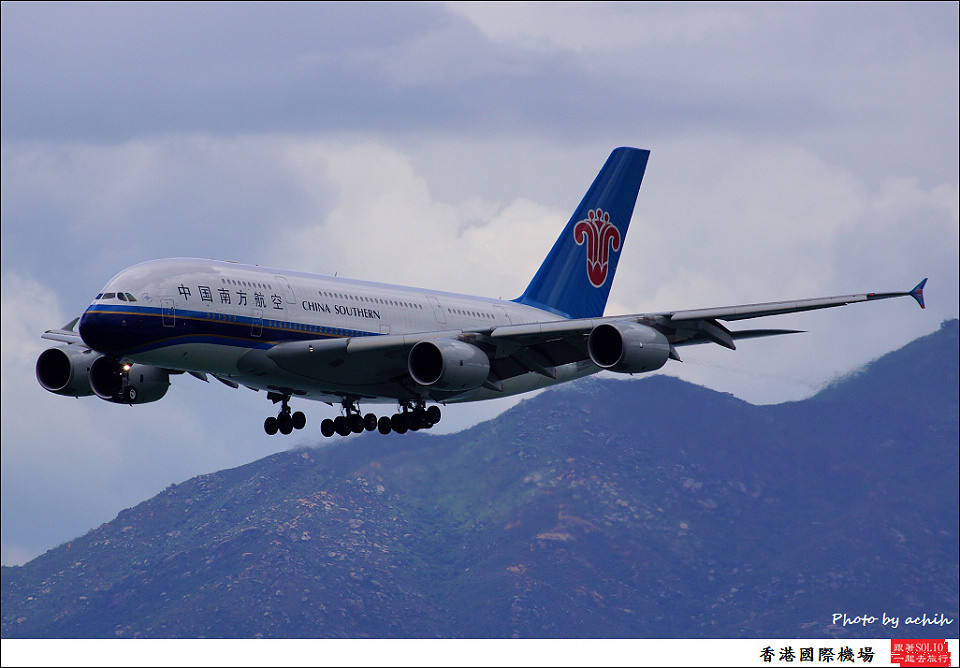 China Southern Airlines / B-6137 / Hong Kong International Airport